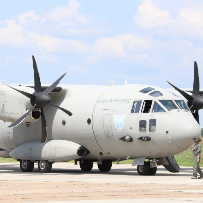 MAE: Opt români afectați de cutremure, repatriaţi din Turcia cu o aeronavă MApN