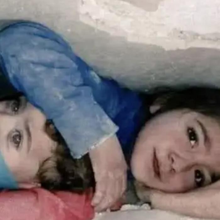 Fetiță găsită sub dărâmăturile cutremurului din Siria, după ce și-a protejat frățiorul timp de 17 ore