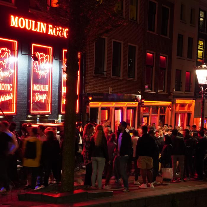 Amsterdamul impune reguli noi pentru turiști, în ceea ce privește drogurile și băutura. „Dacă veniți doar pentru a vă droga, nu veniți”