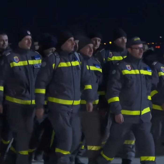 Primii salvatori români trimişi în Turcia s-au întors în țară: Au fost primiți cu aplauze de comunitatea turcă din România: „Sunteți și de această dată eroii noștri”