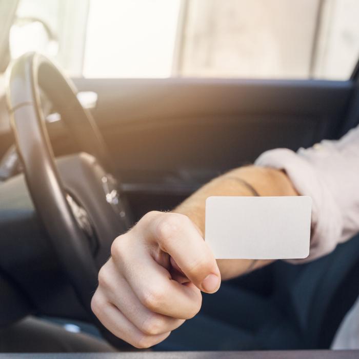 Un român a făcut zeci de mii de euro, în Austria: „Recruta” clienții și le oferea permise de conducere false