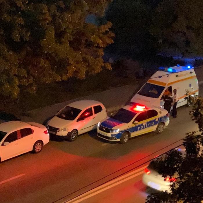 Un individ de 29 de ani a bătut un polițist care a venit să-l amendeze de două ori în aceeași noapte 