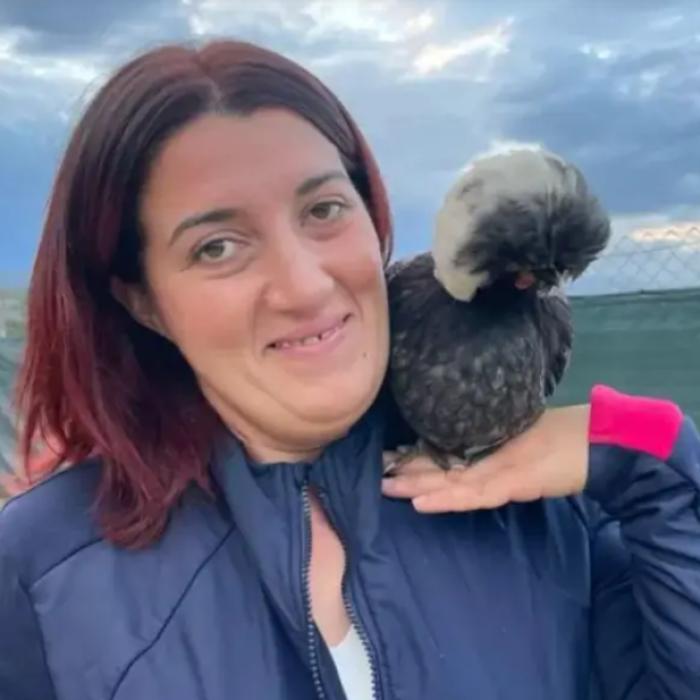 Italia. Româncă distinsă cu premiul „Oscar Green 2022”. Mihaela a lăsat munca în fabrică și s-a apucat să crească găini: 'Suflecă-ți mânecile. Și ține-te bine'