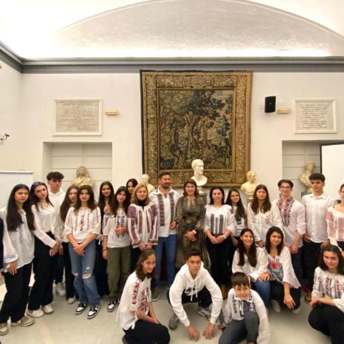 Italienii, impresionați de "Sărbătoarea Mărțișorului" organizată de români la sediul UNESCO: "Aceasta este și casa românilor" (FOTO)