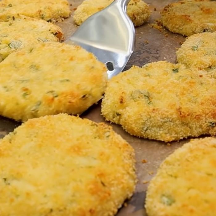 Burgeri din conopida și brânză, la cuptor. Încearcă chiar astăzi un preparat de senzație! Această rețetă te va cuceri