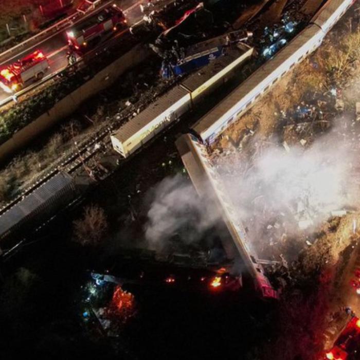 Ministrul Transporturilor şi-a anunţat demisia în urma tragediei feroviare din cursul nopţii din Grecia