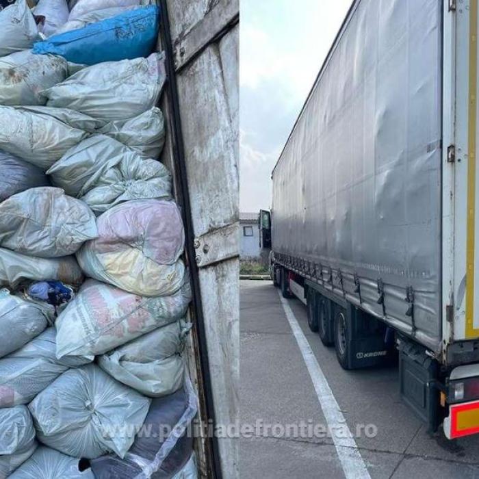 TIR încărcat cu 23 de tone de deşeuri aduse din Germania, întors de la graniţa României