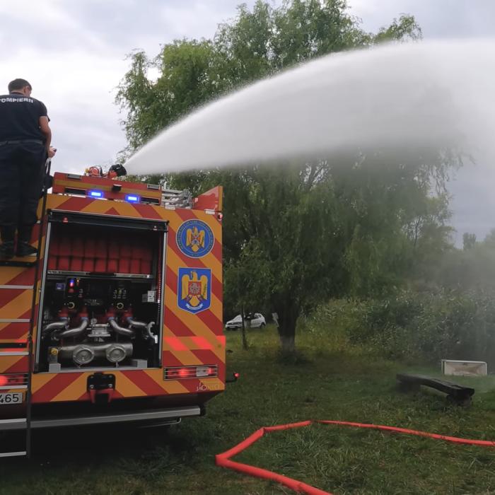 UPDATE: Incendiu la o școală din Constanța. Sute de copii evacuați