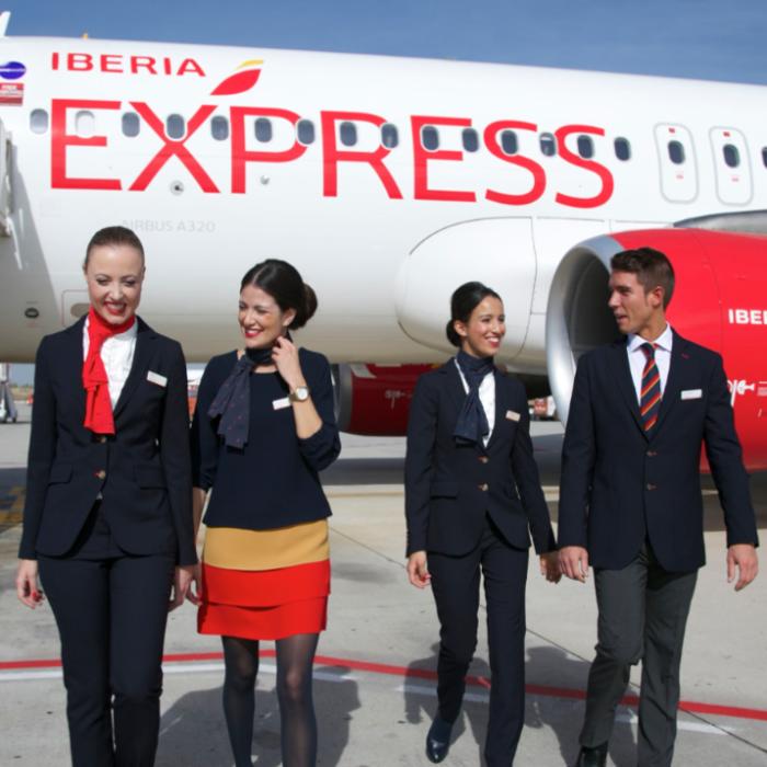 Compania aeriană Iberia caută muncitori fără experiență. Salarii de până la 2.500 de euro