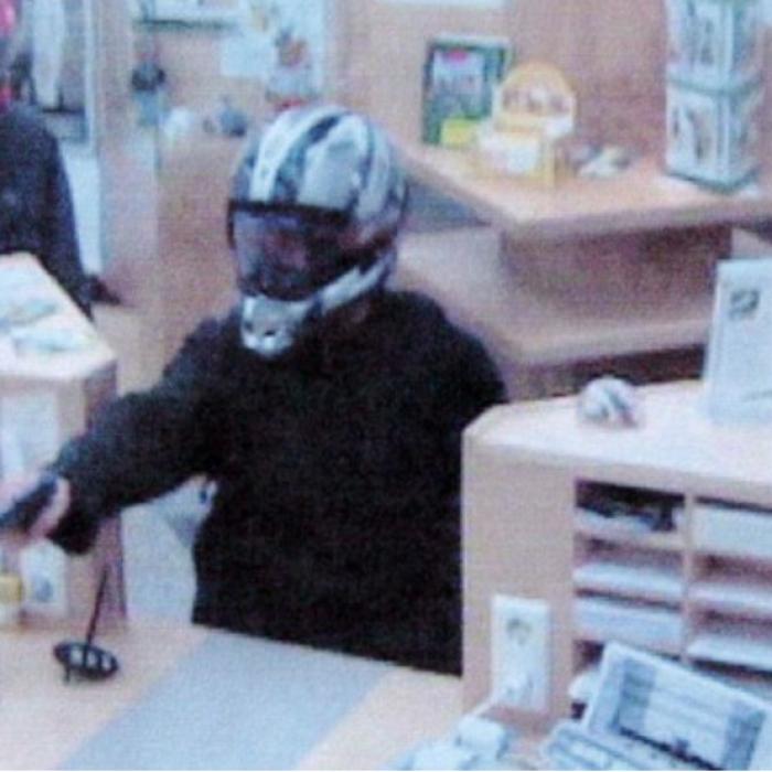 Bărbatul care a jefuit înarmat o bancă în Austria a fost prins în România după 19 ani