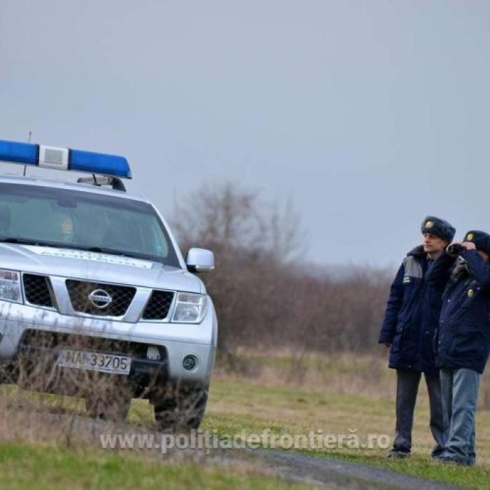 Mai mulți migranți, depistați la "frontiera verde" la Curtici.  Bărbații încercau să intre, pe jos, în Ungaria