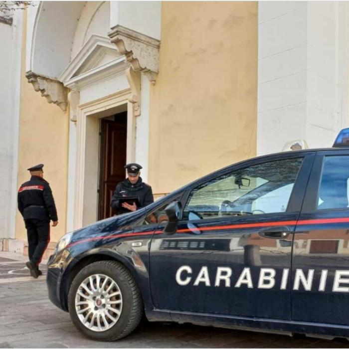 Italia. Un român și-a luxat glezna în timp ce fugea de poliție, după ce a încercat plece cu o pradă de 50.000 de euro