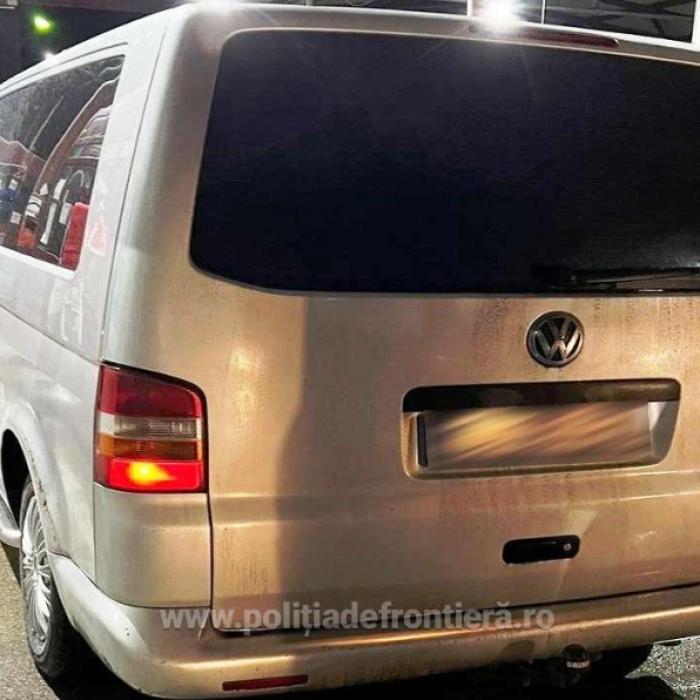 Microbuz furat din Olanda, depistat la un român în Iași. Bărbatul spune că a dat pe el 3.700 euro în 2019