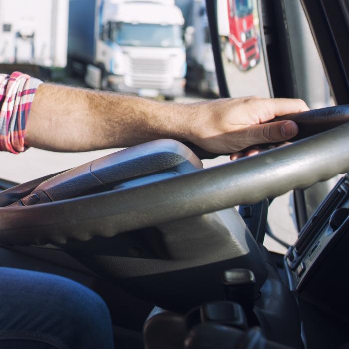 Camionagiu, pericol public pe șoselele din România, arestat după ce a dat toate aparatele peste cap: alcoolemie de 3,81 la mie