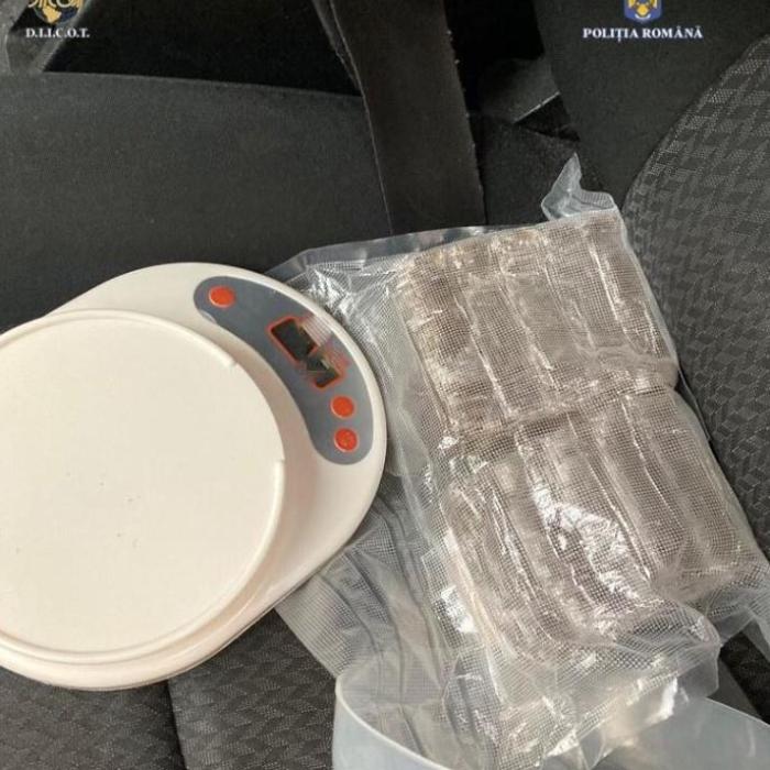Italia. Doi români au fost acuzați de trafic de droguri către minori. Unul dintre ei i-a demascat poliției