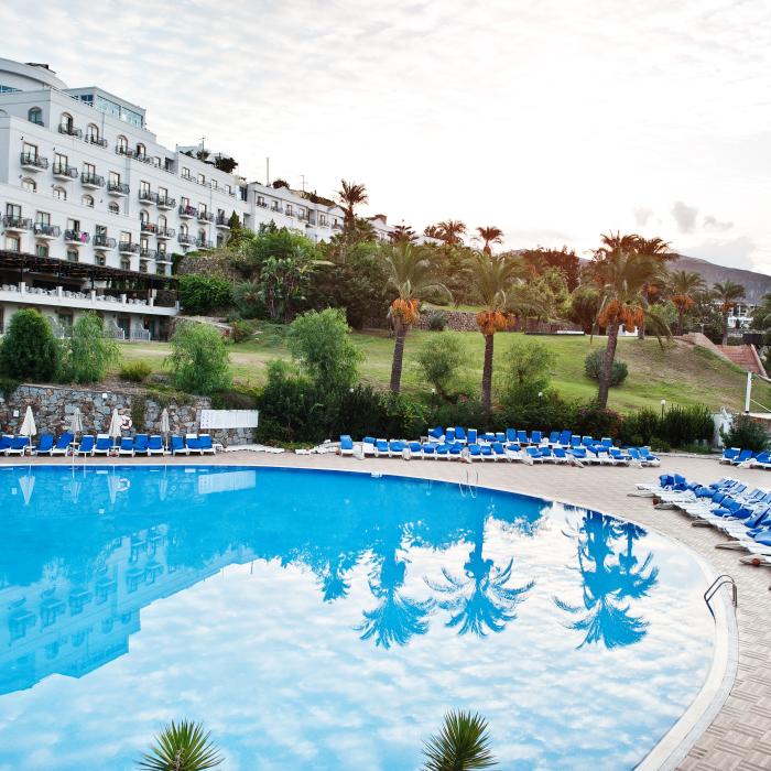 Până la 80.000 de români, aşteptaţi anul acesta în Antalya: Vacanţele s-au scumpit cu aproape 20%