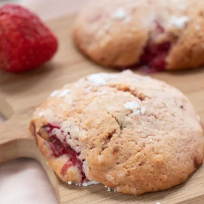 Cum să faci cei mai fragezi biscuiți cu căpșuni