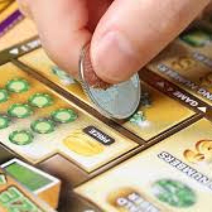 Italia. După ce a câștigat un loz de 5 milioane de euro, doi români și doi moldoveni nu îl lasă să trăiască: „Acum, casa mea este un buncăr“