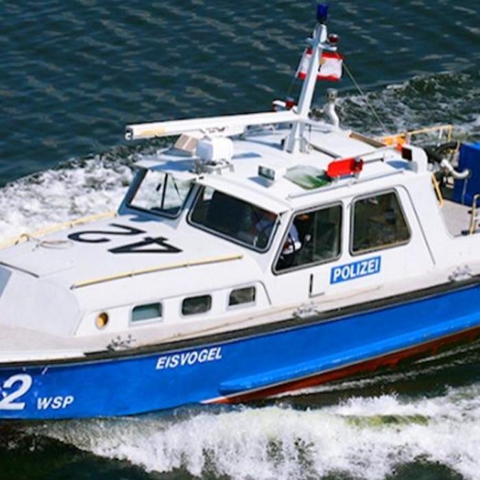 Germania. Navă românească, blocată de polițiștii germani. Căpitanul beat mort, mergea din mal în mal