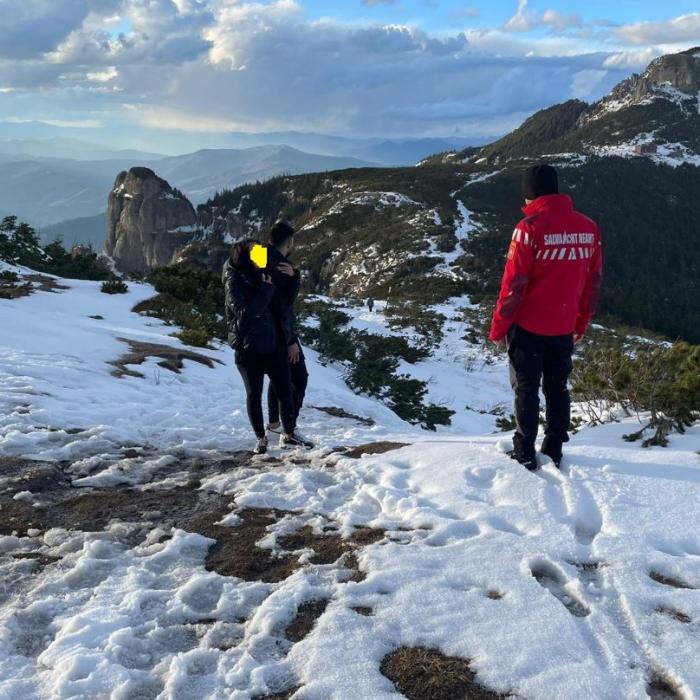 Doi tineri români, găsiți de salvamontişti înghețați: "Echipamentul ne-a șocat"