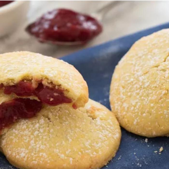 Biscuiți cu gem, rețeta ușoară. Vor dispărea de pe masă în câteva secunde