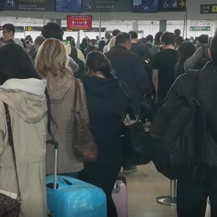 Românii din diaspora se întorc în țările care i-au „adoptat”: Aglomerație pe aeroporturi și în vămi. Cursele spre Anglia, Germania şi Italia au fost pline