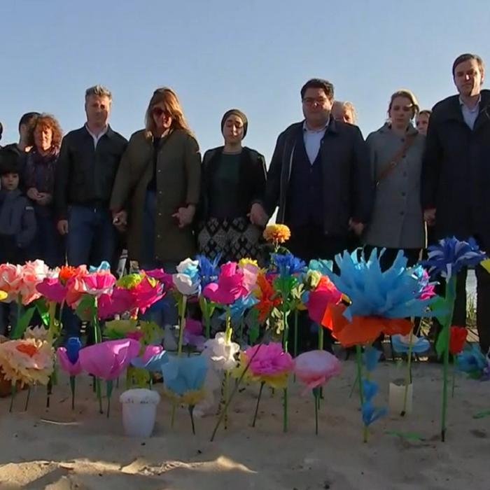 Moartea lui Raul a lăsat Belgia în lacrimi: Sute de cetățeni l-au comemorat pe băiețelul român, găsit fără viață într-o geantă sport, pe fundul unui lac - FOTO