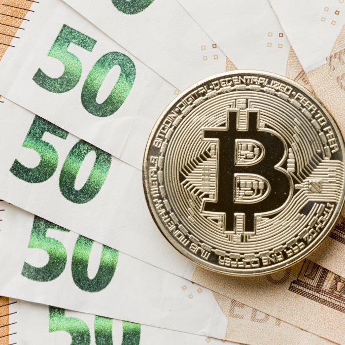 O româncă a dat lovitura: A câștigat șapte milioane de euro din tranzacții cu criptomonede. Elena are peste 300 de apartamente