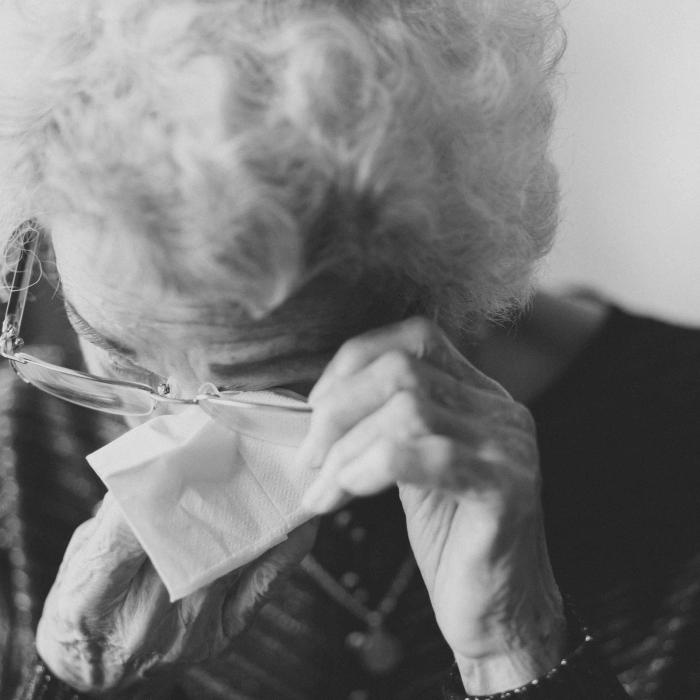 Criza costului vieții, tot mai greu de depășit pentru o bătrânică: „Uneori mă lipsesc de mâncare pentru a-mi putea hrăni pisicile. Ele sunt familia mea”