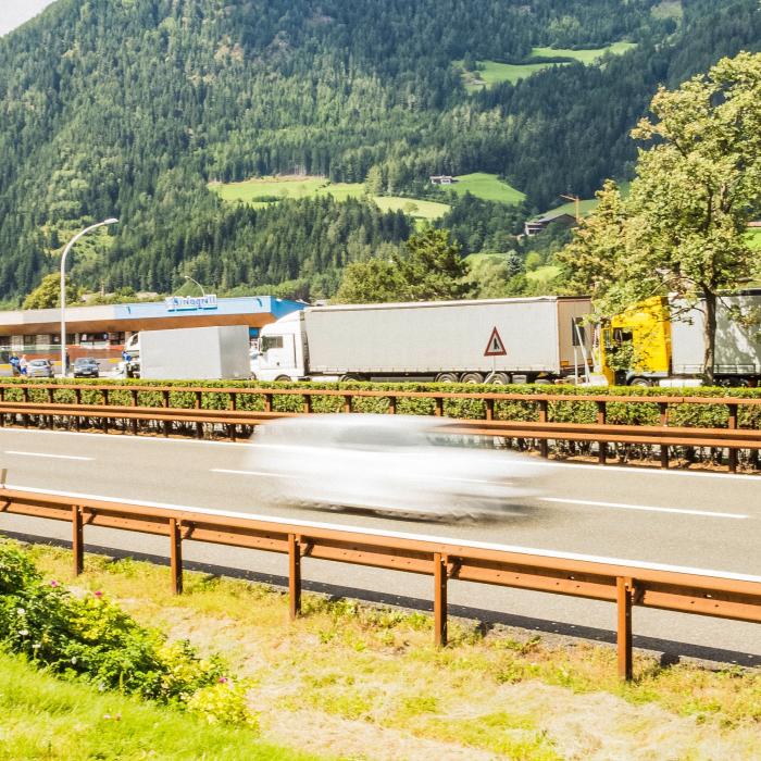 Șoferi români de TIR, exploatați în Olanda: „Sunt abuzuri uriașe și nu se ia nicio măsură!”