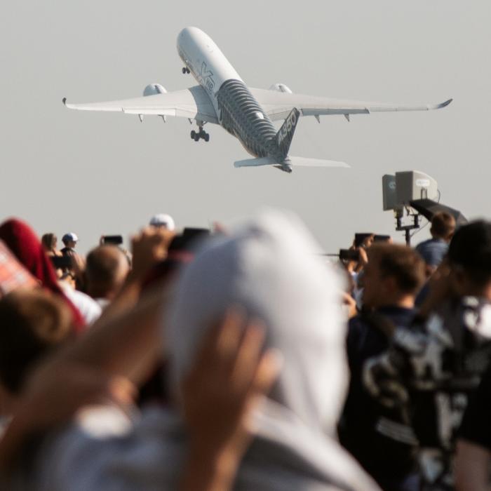 MAE: Alţi 14 cetăţeni români şi doi membri de familie au părăsit Sudanul