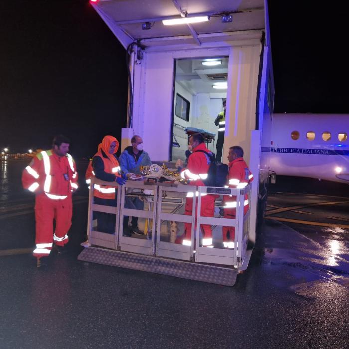 Italia. Tânăr român, în stare critică după ce a fost găsit în locuința sa cu multiple fracturi și arsuri: Nimeni nu știe ce s-a întâmplat