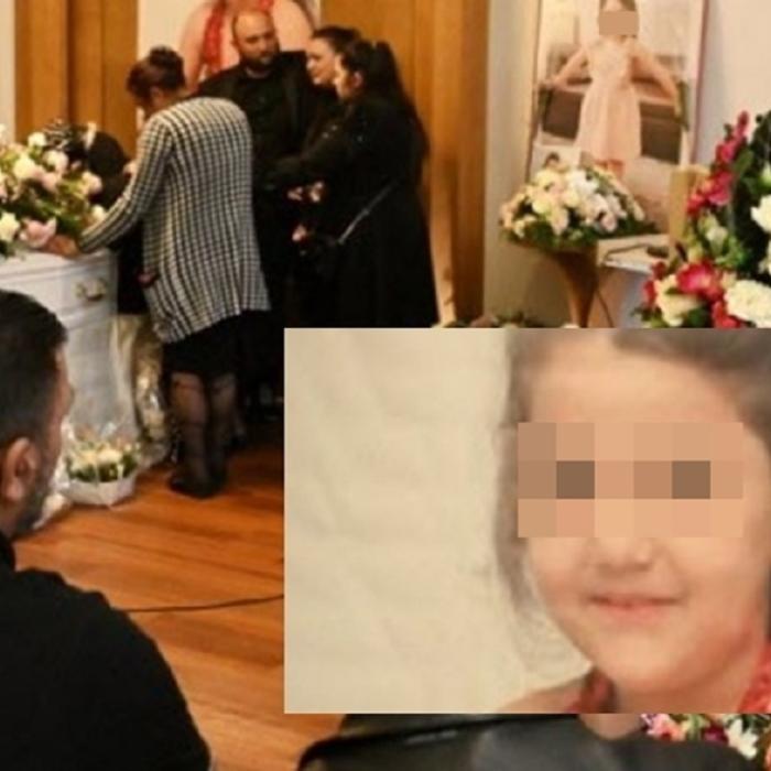 Franța. Zeci de oameni, împietriți de durere la înmormântarea fetiței românce Roza-Izabela: „Cel mai rău lucru care se poate întâmpla părinţilor este pierderea copilului”