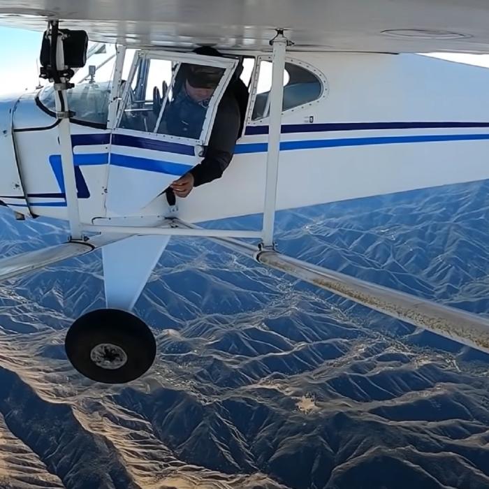 Un YouTuber şi-a orchestrat propriul accident: Momentul în care și-a prăbușit intenționat avionul, pentru vizualizări pe Youtube - VIDEO