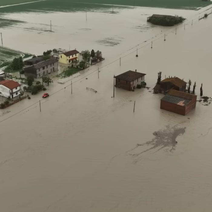 Inundațiile, marea teamă a Italiei: Alerta roșie începe de marți, 16 mai. Amendă de 1.500 de euro pentru cei care se apropie de diguri