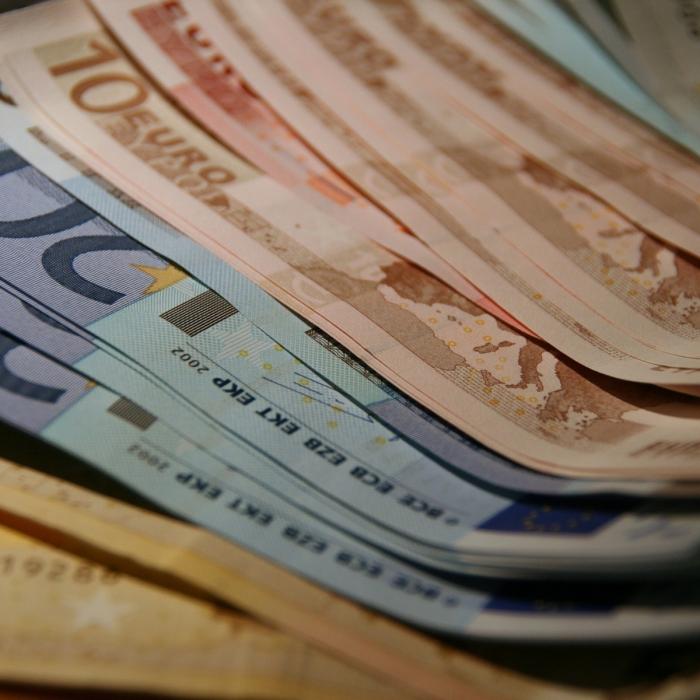 Guvernul Austriei introduce măsuri de combatere a sărăciei: Vouchere pentru familii sărace și un bonus de 60 de euro, plătit automat