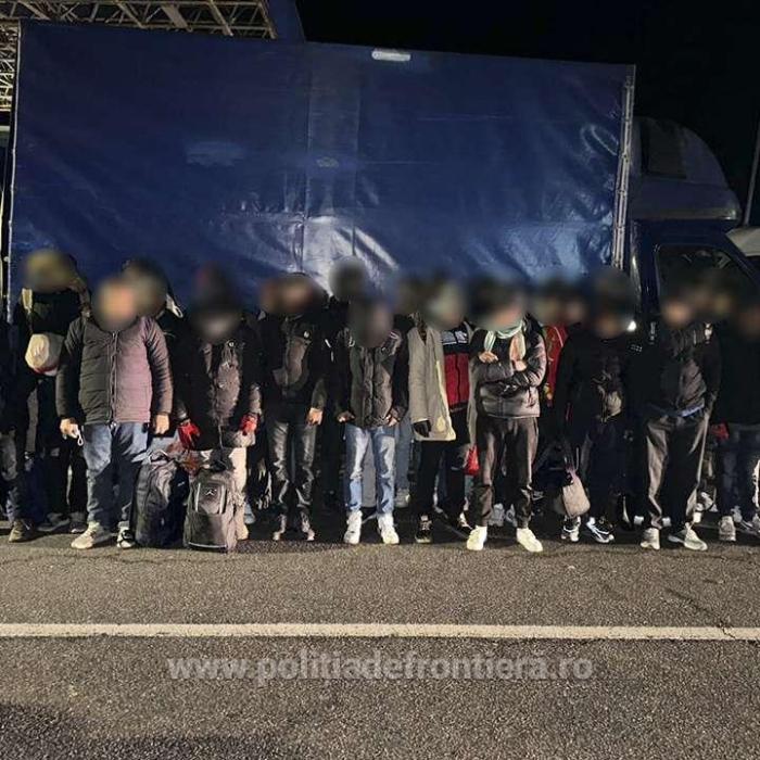 Italia. Zece pasageri arestați în două săptămâni: transportau 35 de migranți în situație neregulamentară
