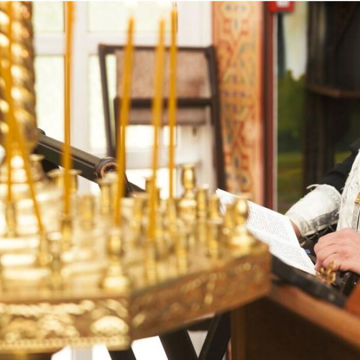O româncă a murit într-o biserică, după ce i s-a făcut rău în timpul slujbei