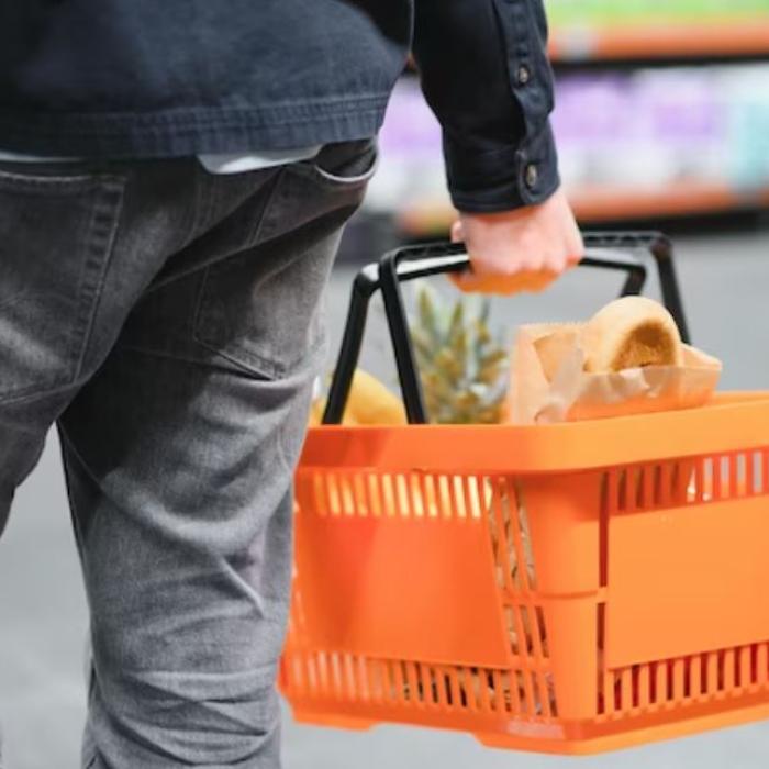 Italia. A furat carne din supermarket și l-a mușcat pe paznic. Hoțul român a fost arestat