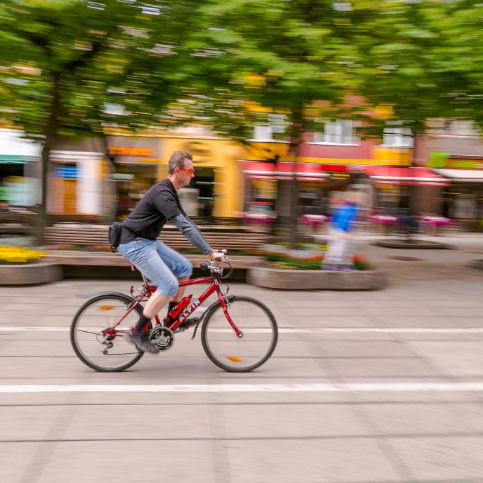 Spania. Un hoț român a fost prins de poliție în timp ce se plimba cu bicicleta, care era de asemenea, furata