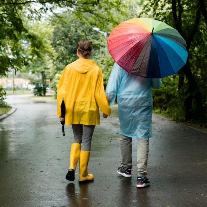 Pantofii nu se vor mai uda, dacă te prinde ploaia: un remediu ieftin te va salva