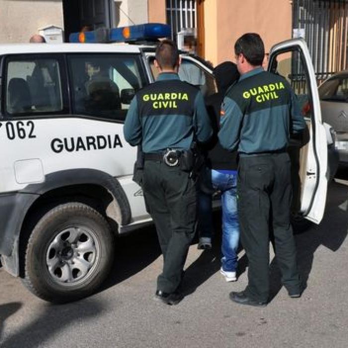 Spania. Un băiat de 19 ani a fost arestat după ce și-a bătut în mod repetat mama. Românca susține că a fost amenințată cu moartea