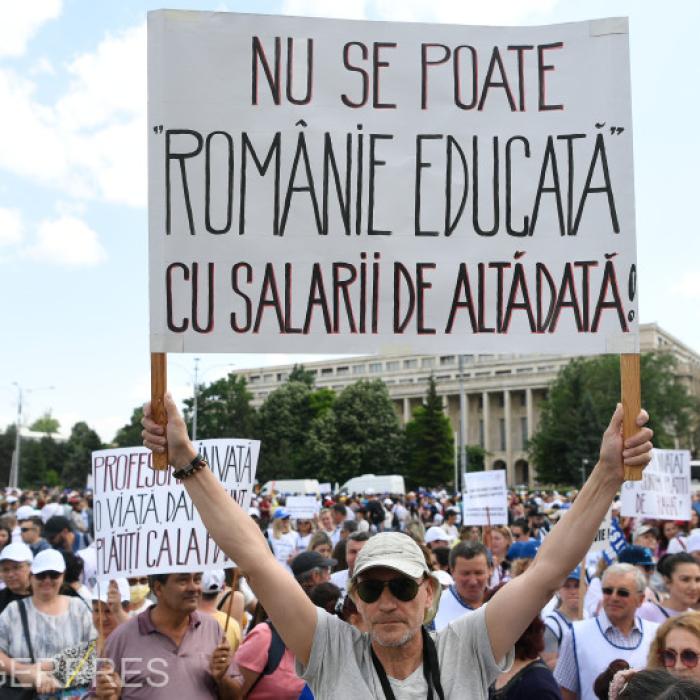 Greva din învățământ s-a încheiat. Ce au primit, concret, profesorii: Mărirea salariului cu 1.300 de lei, brut