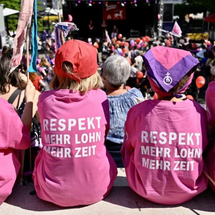 Peste 300.000 de femei la manifestațiile de ziua naţională a grevei feministe în Elveţia: Circulație blocată și concerte de oale şi tigăi