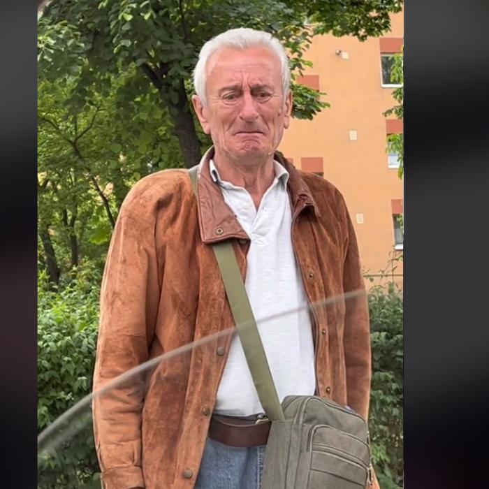 Un bătrân din Brașov plânge în momentul în care vinde Dacia cu care s-a plimbat 34 de ani. Imaginile emoționante au ajuns pe Internet - VIDEO