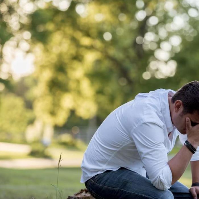 Un român din Italia a agresat un trecător, apoi i-a furat cățelul