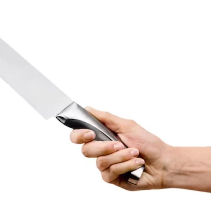 Italia. Un român i-a trimis fostei iubite un selfie cu un cuțit în mână: Hai să rezolvăm socotelile