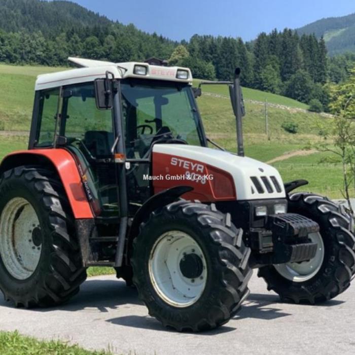 Povestea austriacului care traiește de 6 luni în tractorul său. O instanță i-a interzis să mai intre în casă