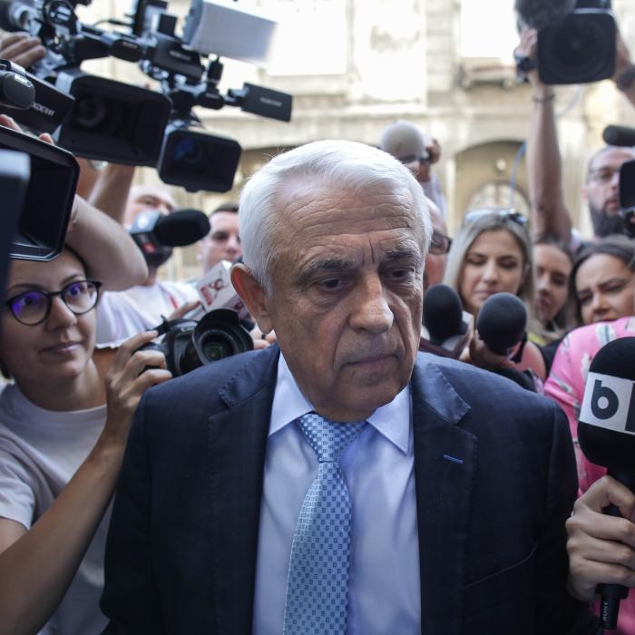 Legea cormoranului lui Daea, respinsă de Klaus Iohannis. A fost trimisă la reexaminare 