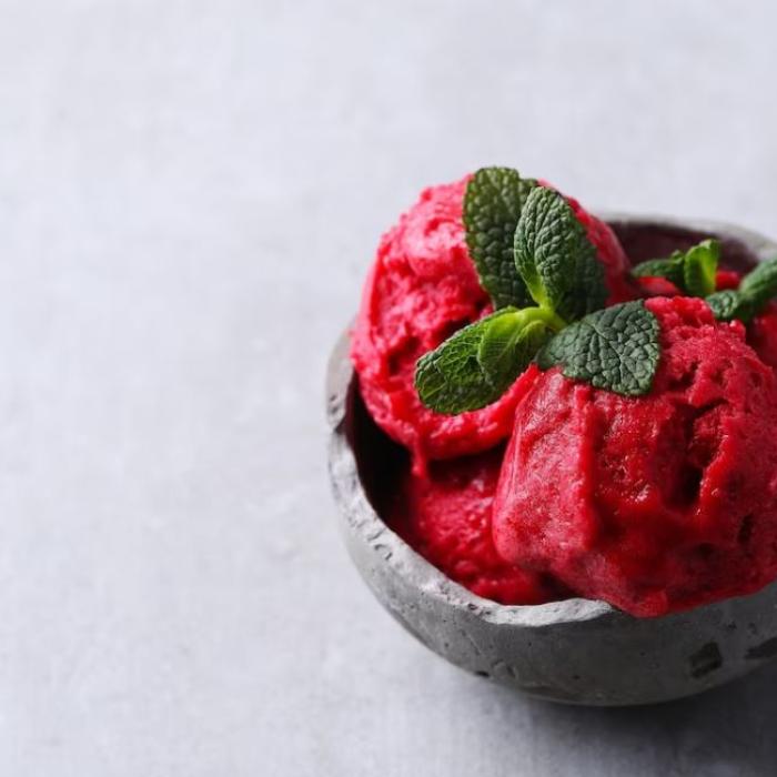 Sorbet de căpșuni, gata 10 minute. Vrei să mănânci ceva cu adevărat răcoritor? Încearcă această rețetă